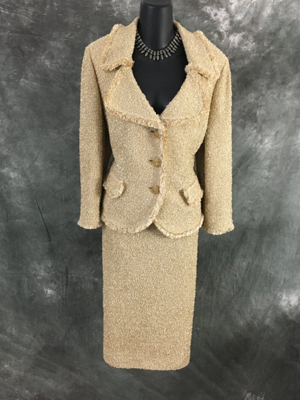 BEAUTIFUL St John knit gold shimmer fringe jacket skirt suit size 14 16 - Picture 3 of 10